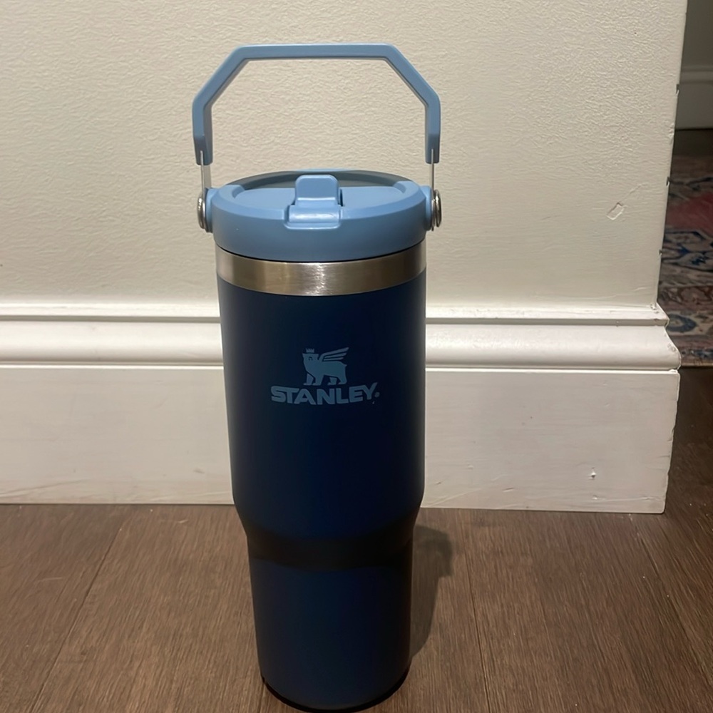 Stanley water bottle 30oz